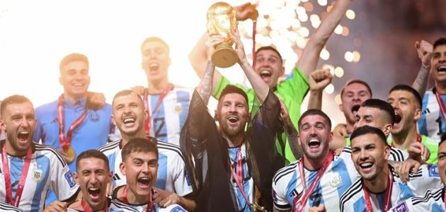 فيديو | ميسي يقود تتويج الأرجنتين التاريخي في كأس العالم بـ البشت العربي | كورة لايف تيفي | koora live Tv | مباريات اليوم بث مباشر جوال kooralive